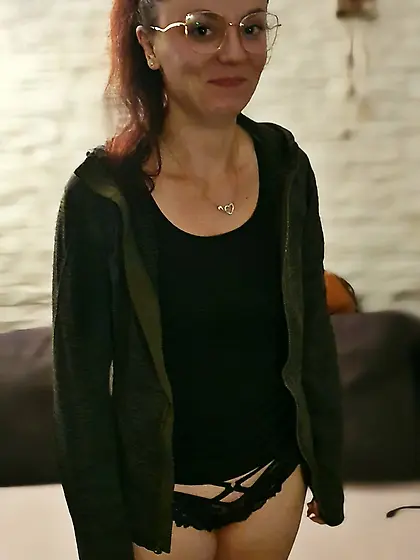 Felicia - pierced german - Deutsche Eheschlampe