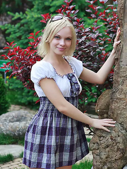 Very beautiful and erotic photo session with naked blonde Feeona