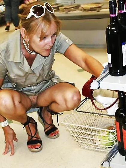 Just Flashing Pussy In Public 5 !