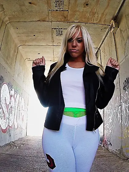 Blonde beach blowjob