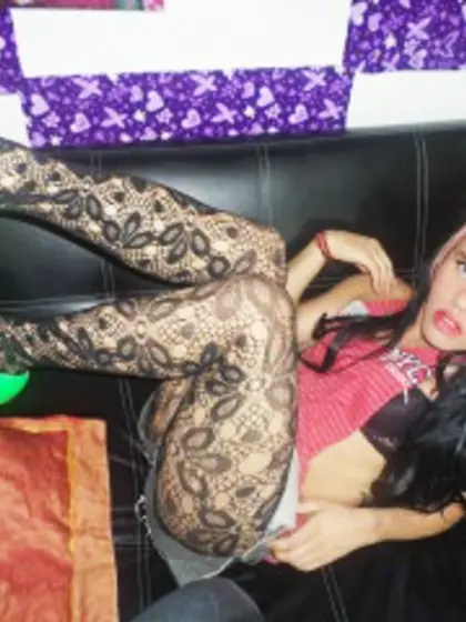 18 yo brunette Lola.