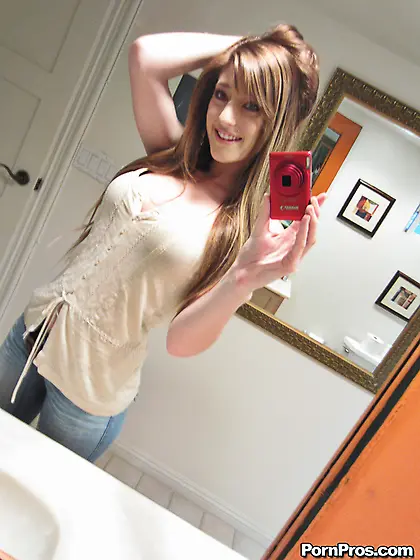 Amateur sex tape: brunette in black gets banged on a big bed