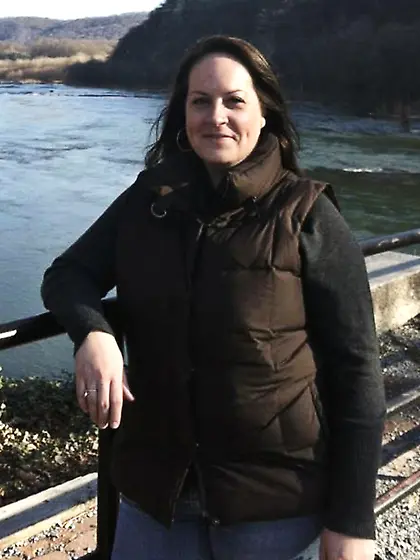 Thick ass Mary likes to strip