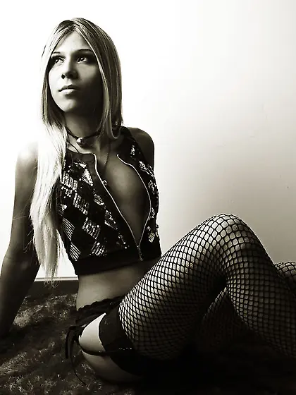 Latin young transgender GOLDSEXTS like to...