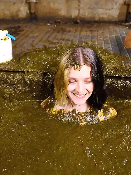 Maria Anjel in manure