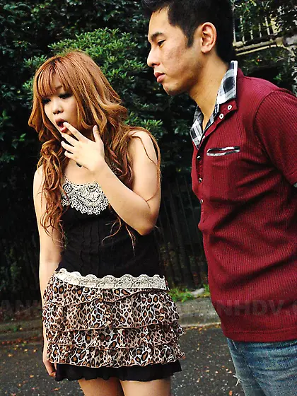 Beautiful redhead chick Sarina Tsubaki is giving the perfect blo