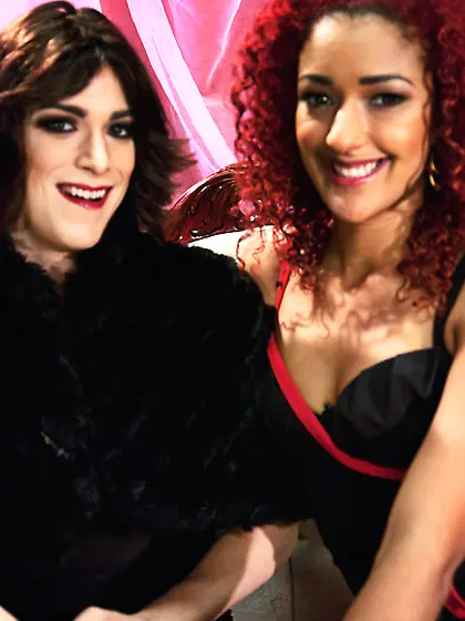 Sexy redhead sucks tranny