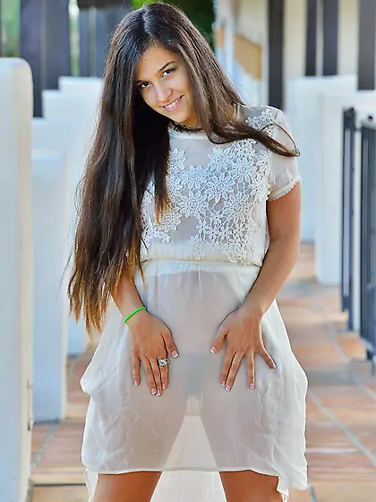 Naughty Latina beauty Caroline Ray is penetrating her great beav