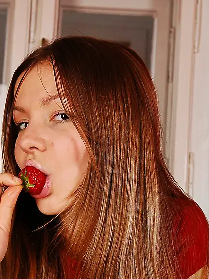 Seductive teen model Emily 18 pulls down her yellow panties and