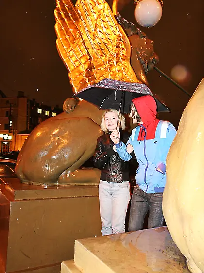 Sheyla has a boyfriend.