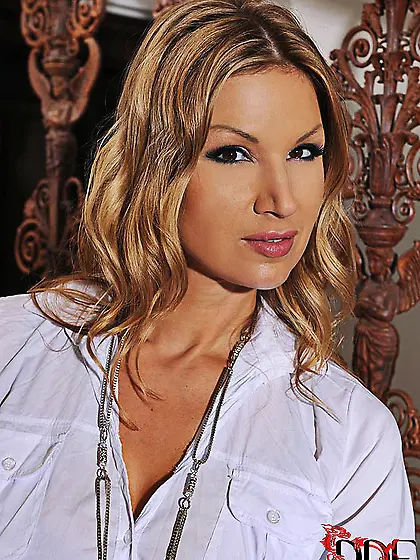 Curl blonde babe stripping