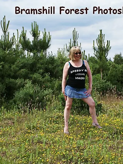 Curvy Dogging Speedy Bee from United Kingdom