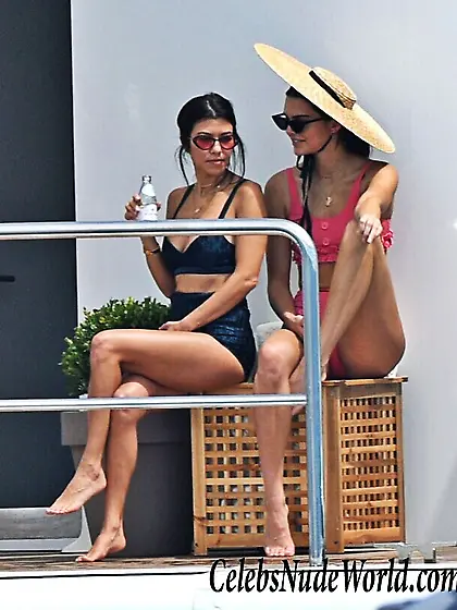 Kendall Jenner Is Pretty In Pink