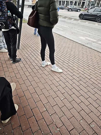 German teen voyeur,  great legs and ass in leggins