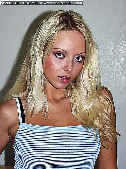 Well tanned blonde Jana Cova with sexiest boobies shows her pink