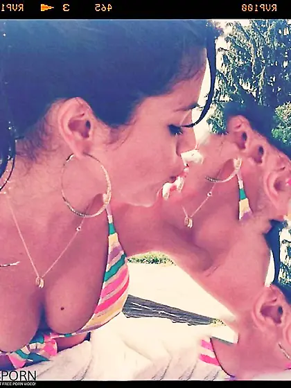 Celeb-N Selena Gomez