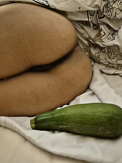 Thai wife & toys 2025