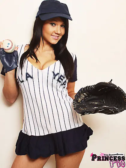 Teen babe dresses baseball