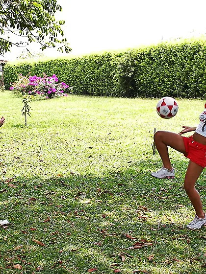 Bootylicious sporty girl Gigi Spice with hot tanned body in acti