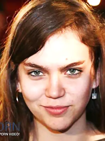 Lola Bruna teenager fragile