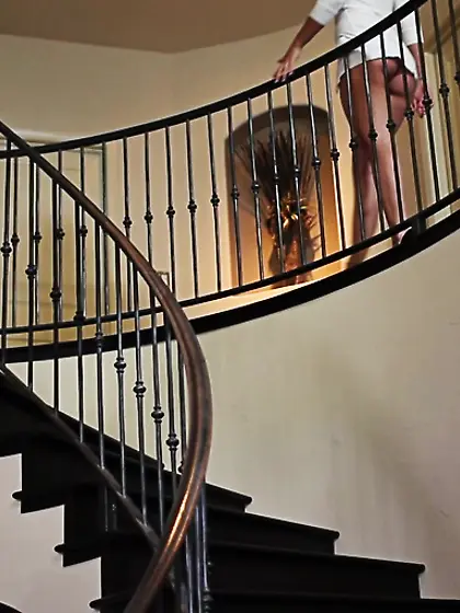 Horny fucker jizzes blondes