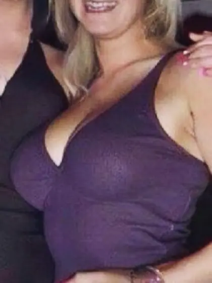 The smoking hot Sam Marston