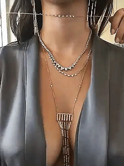 Cleavage pics of Emily Ratajkowski