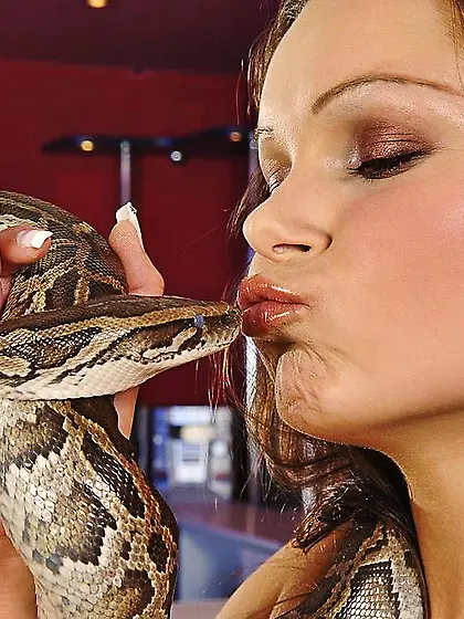 Jeny Baby strips her sexy lingerie for the camera and poses with