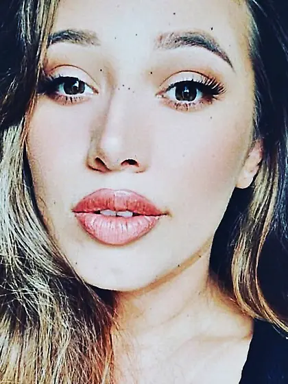 he loves his aunts feet