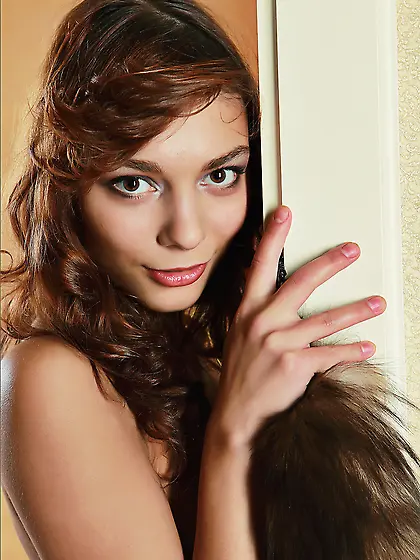 Alluring brunette babe with hot curved body Karmen MPL poses nak