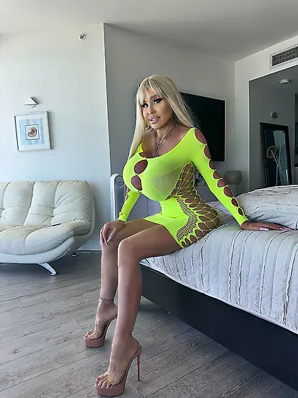 MILF Bimbo
