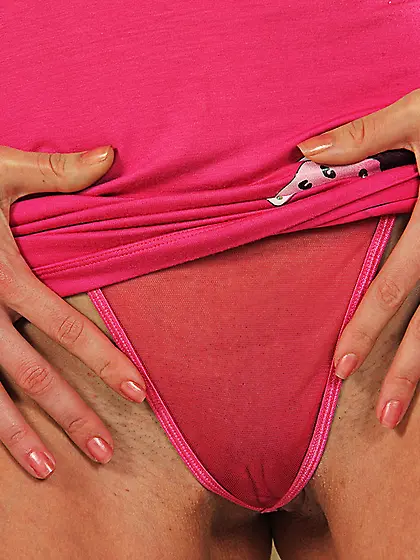 Brunette babe Brigitte Hunter with long legs is stretching shave