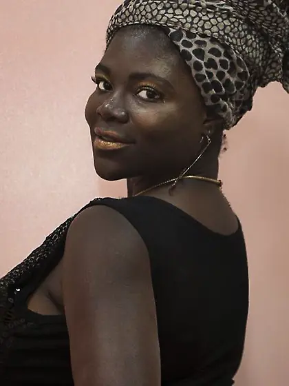 Ebony straight cameltoe