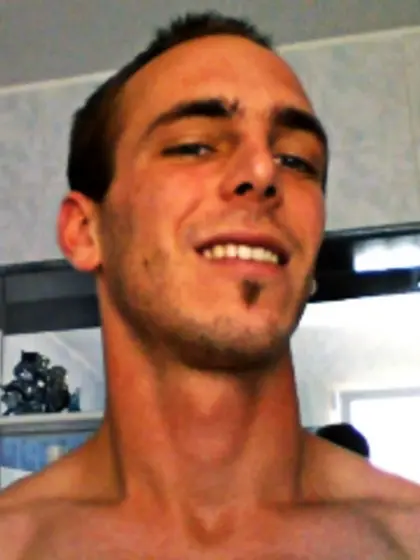 Brunette romain perform close