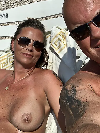 Hotwife in front of cam