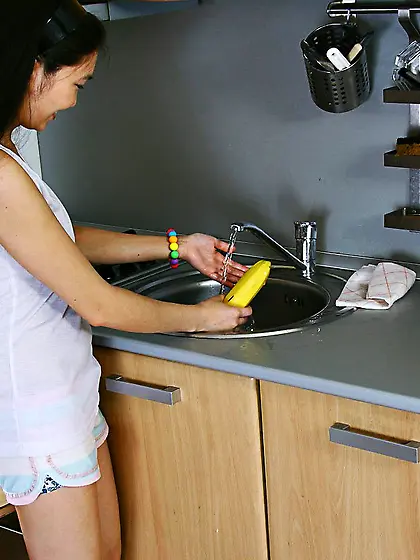 Asian teen Natalya Nubiles with smooth pussy knows how to use ba