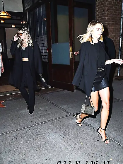 Kaitlynn Carter & Miley Cyrus Sexy