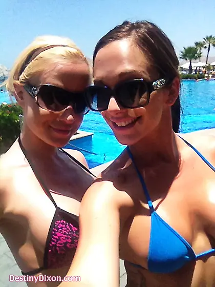 Smoking hot babes sexy