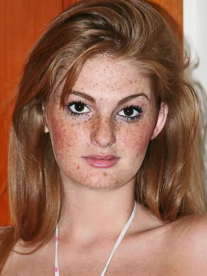 Slim girl Faye Reagan with perky big nippled tits and bald pussy