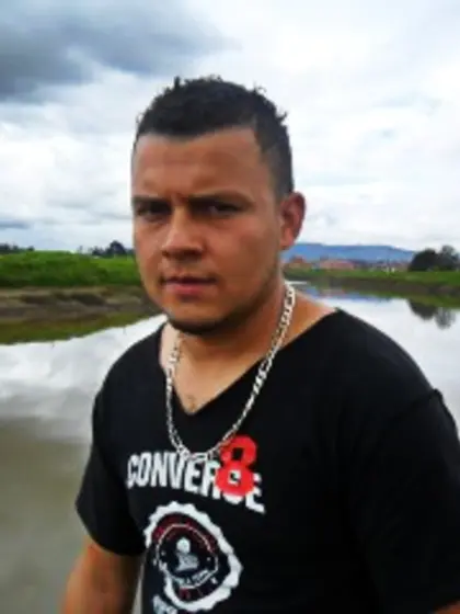 25 yo brunette Alex.