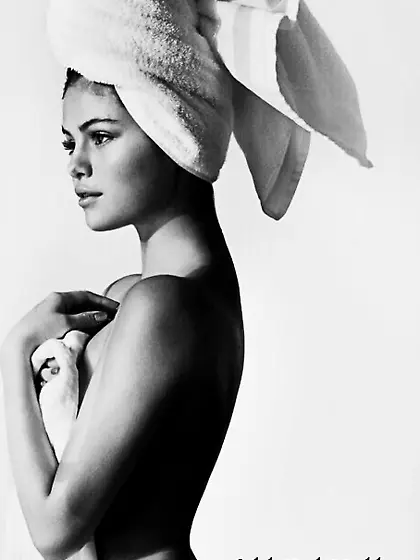 Selena Gomez naked