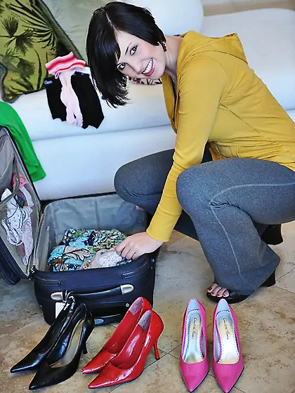 Frisky brunette lass Zeba FTV with beautiful smile replaces dild