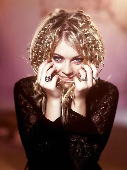 Connie Sellecca vs.  Melissa Joan Hart