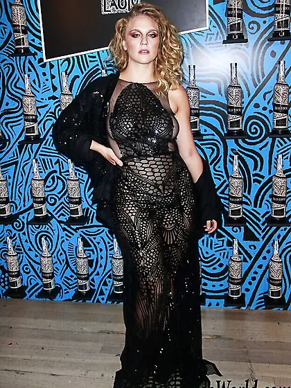 Kat Cunning Cleavage