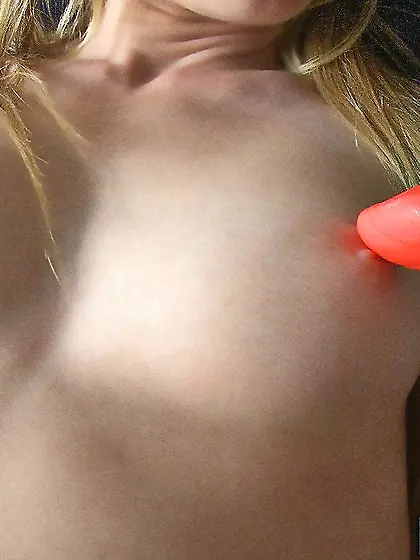 Blonde babe Daisy Woods reveals her fine teen body and plows her