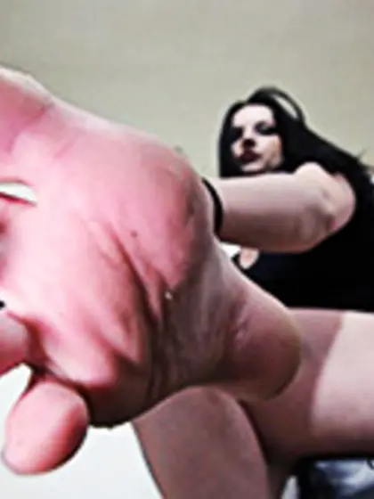 Hot chicks shows feet