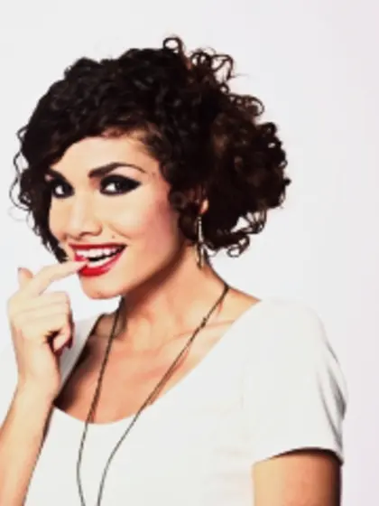 Brunette frisedesiree perform anal