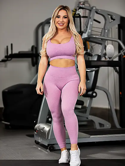 Amber Jade shows her big tits and huge ass in the gym