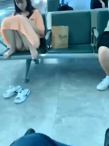 Airport sitting upskirt8200477