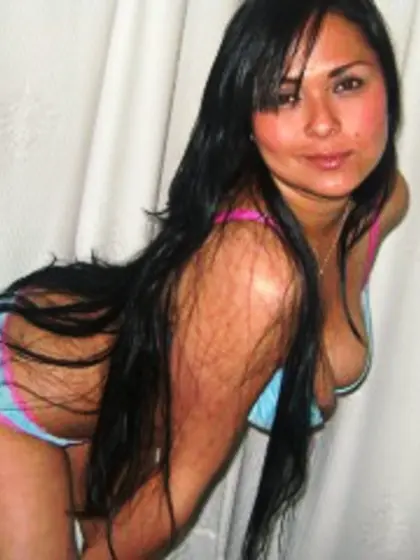 Brunette japanese beauty perform